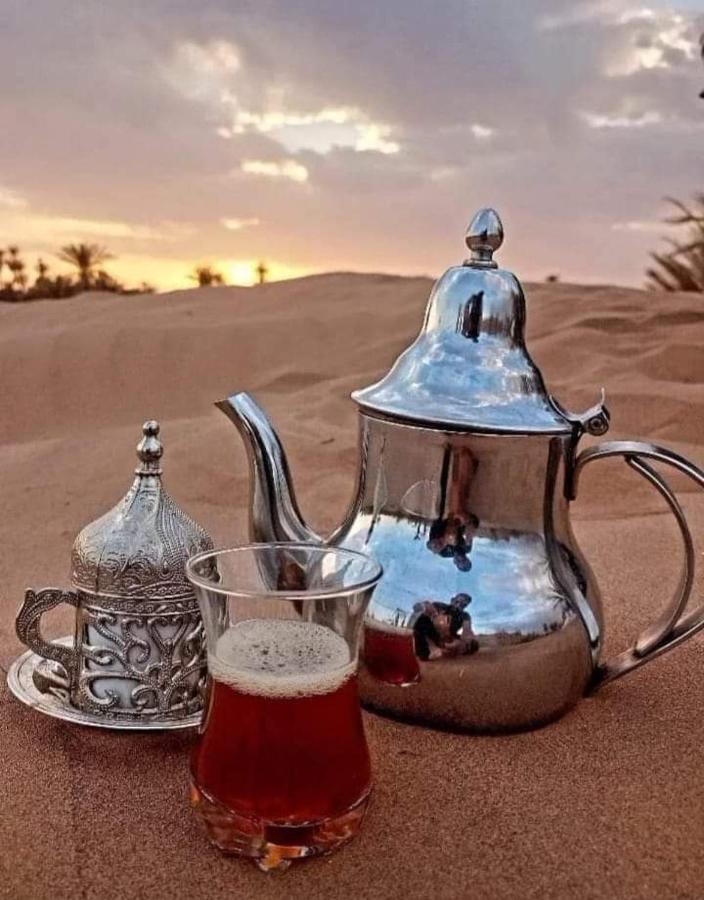 Hotel Tafouyte Luxury Camp Merzouga Esterno foto